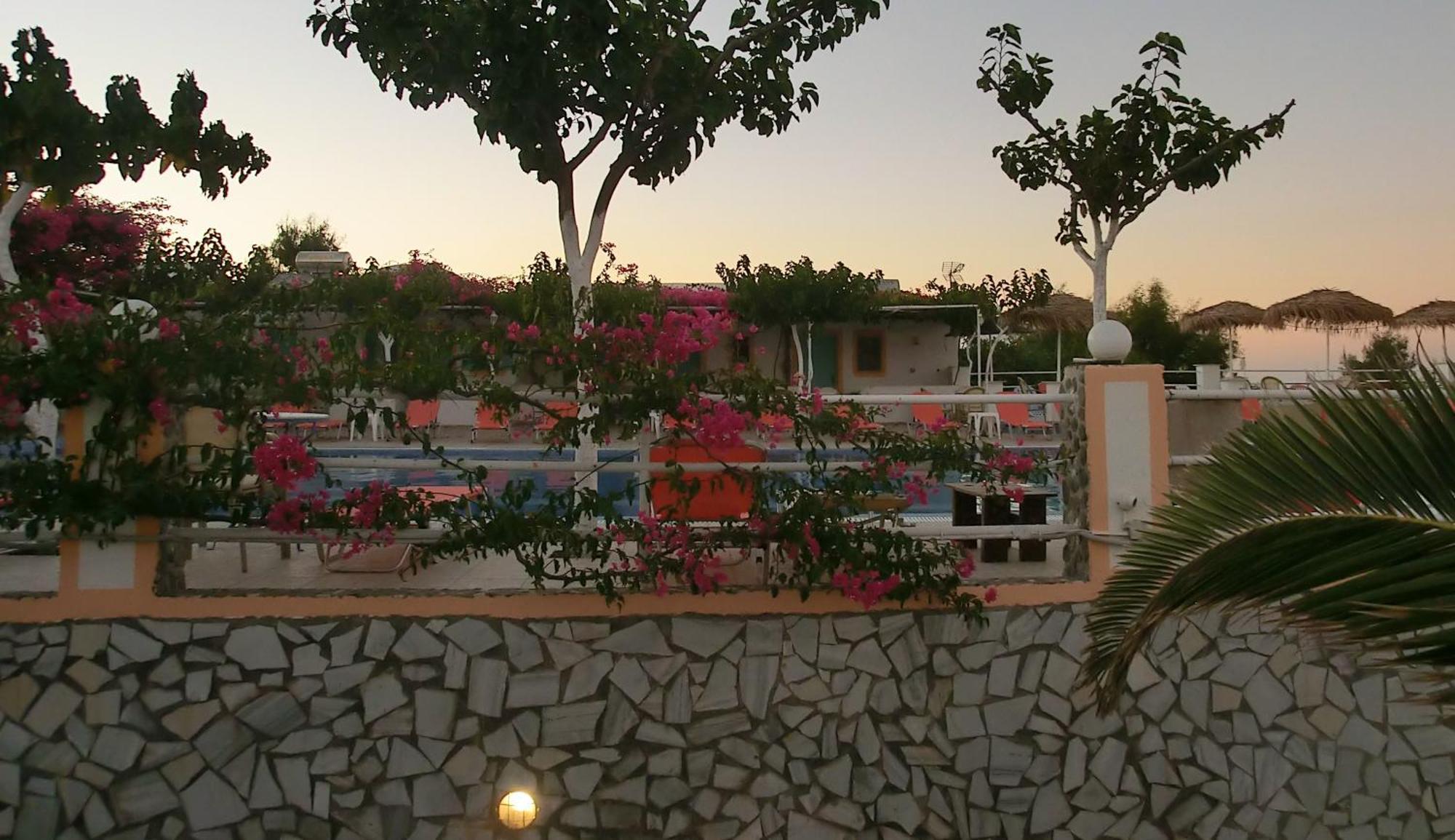 Santorini Camping & Hostel Fira (Santorini) Exterior foto